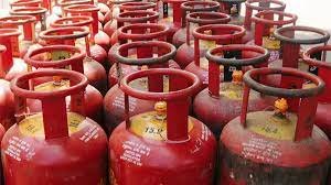 LPG Cylinder Rate: गैस के दाम आज सुबह 6 बजे हुए जारी नए रेट सभी राज्यो मे, जानिए क्या आया बदलाब।