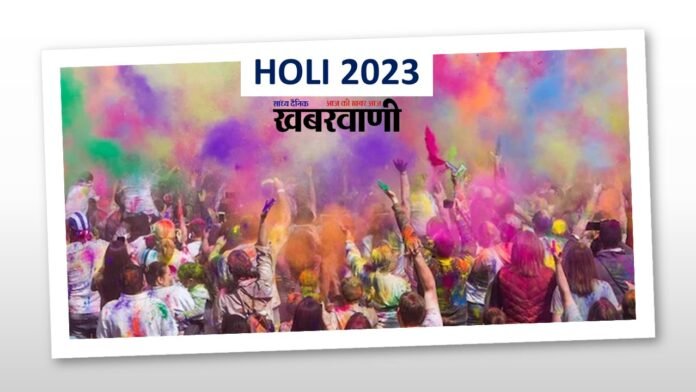 Holi 2023: ऐसे मनाई जाती है विदेशों में होली, भारत से काफी अलग होती है परंपरा
