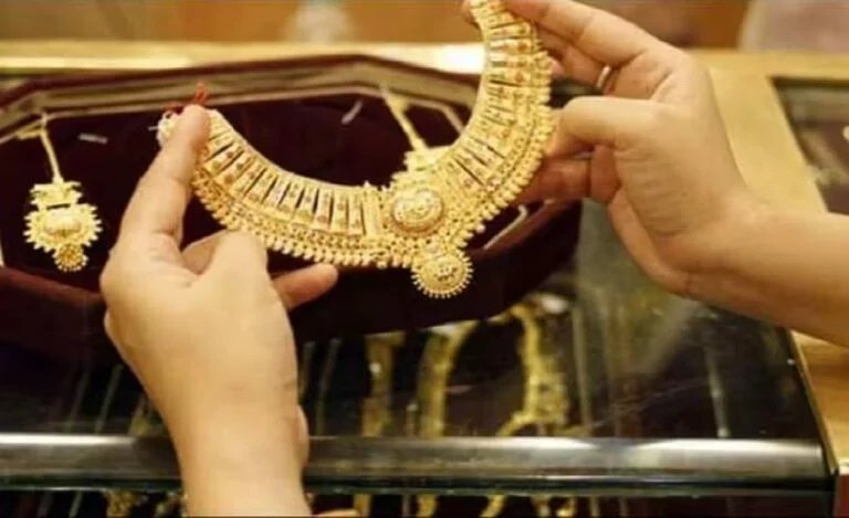 Today Gold Rate: इन शहरों में सोने के दाम सुनकर ग्राहकों की खुशी का नहीं रहा ठिकाना, 10g गोल्ड मात्र इतने रुपये,