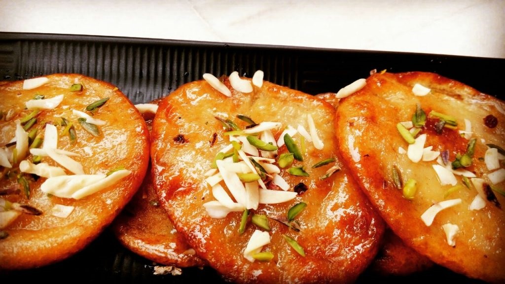 Rajasthani Malpua Recipe: इस आसान तरीके से घर पर बनाएं राजस्थानी मालपुआ, फॅमिली मेंबर हो जायगे खुश,