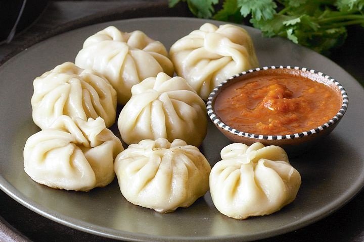 Veg Momos Recipe: बच्चो को खुश करने के लिए घर पर बनाये वेज मोमोस, आएगा एक दम मार्किट वाला टेस्ट,