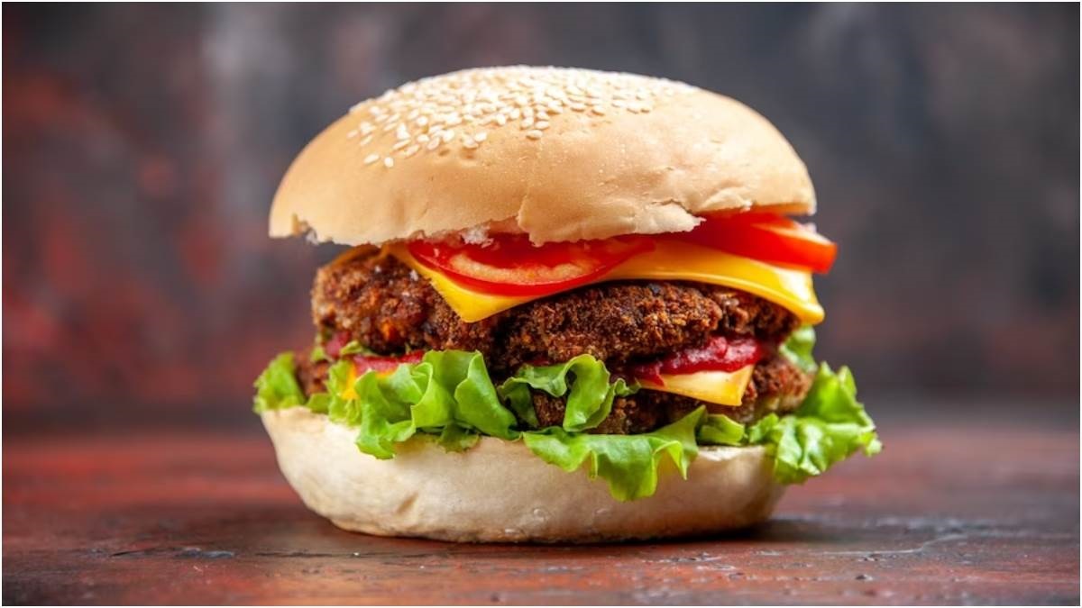 Burger Recipe In Hindi: घर में बचे हुए राजमा से बनाएं राजमा पैटी बर्गर, बच्चे हो जायगे खुश,