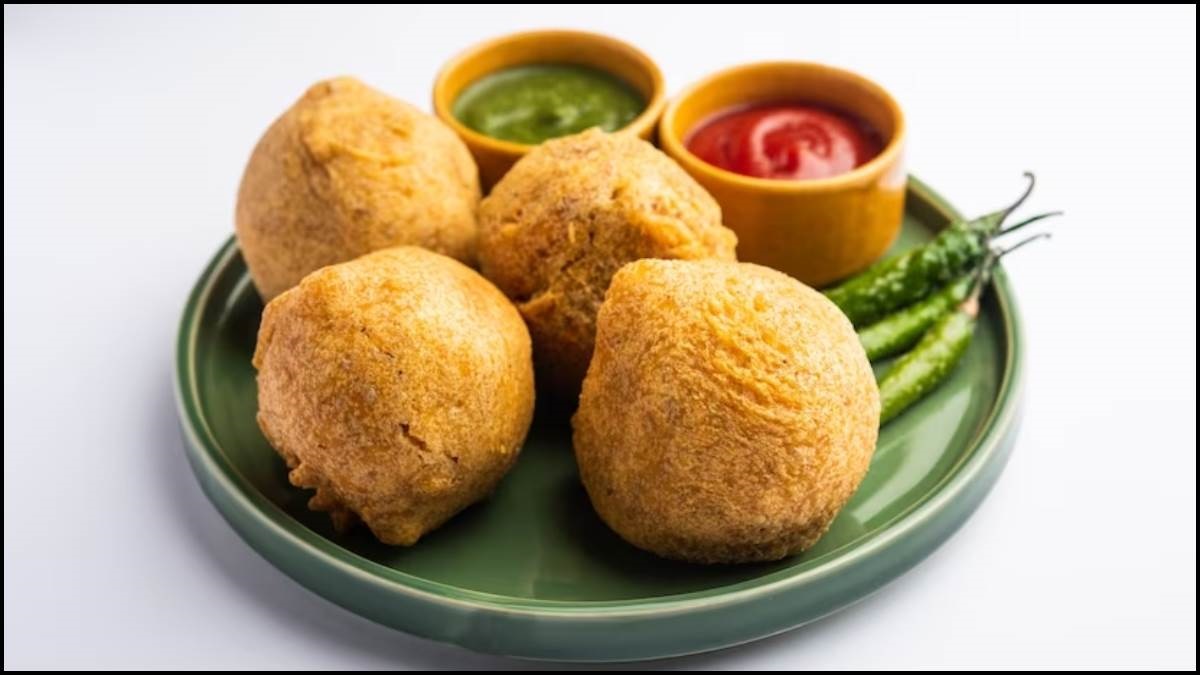 Batata Vada Recipe: मेहमान आये है घर तो सोचिये मत बनाये मुंबई के बटाटा वड़ा इस आसान रेसिपी से,