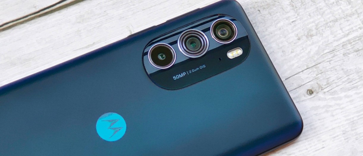 Motorola Edge 30 Pro: धांसू लुक और एडवांस्ड फीचर्स से भरपूर Motorola के इस स्मार्टफोन पर मिल रहा धमाकेदार डिस्काउंट,