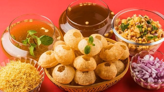 Golgappe Recipe - अपने घर में आसानी से बनाएं बाजार जैसे कुरकुरे गोलगप्पे और चटपटा पानी!