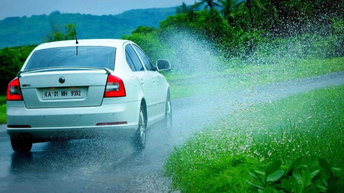 Monsoon Car Driving Tips - इस बारिश के सीजन में कार चलते वक्त इन चीज़ो का रखे खास ध्यान,