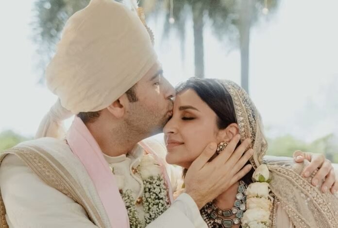 Parineeti-Raghav Wedding Photos - शादी के बंधन में बंधे परिणीति और राघव, फोटो हुई वायरल,