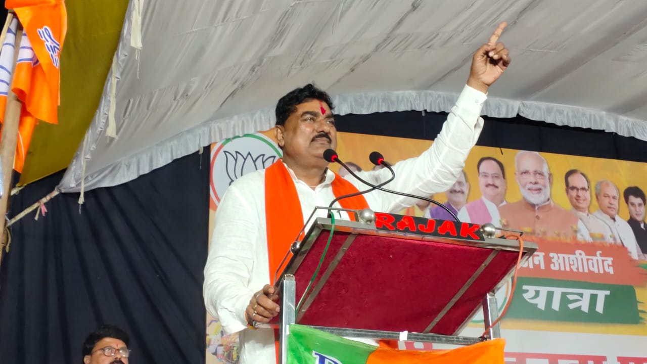 If Kamal Nath contests elections, I will defeat him - Kamal Patel