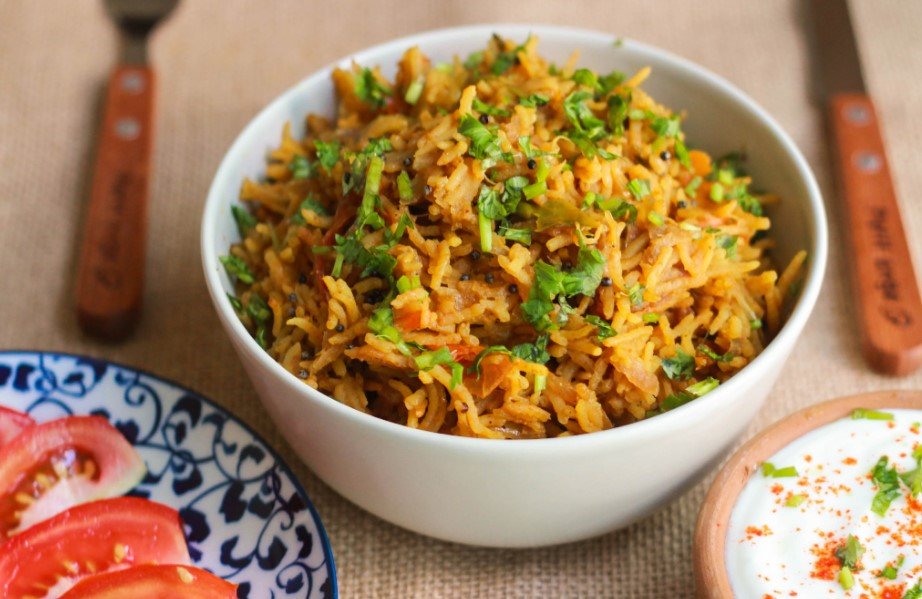 Masala Rice Recipe: घर पर आसानी से बनाये रेस्टोरेंट स्टाइल टेस्टी मसाला राइस, जानिए विधि,