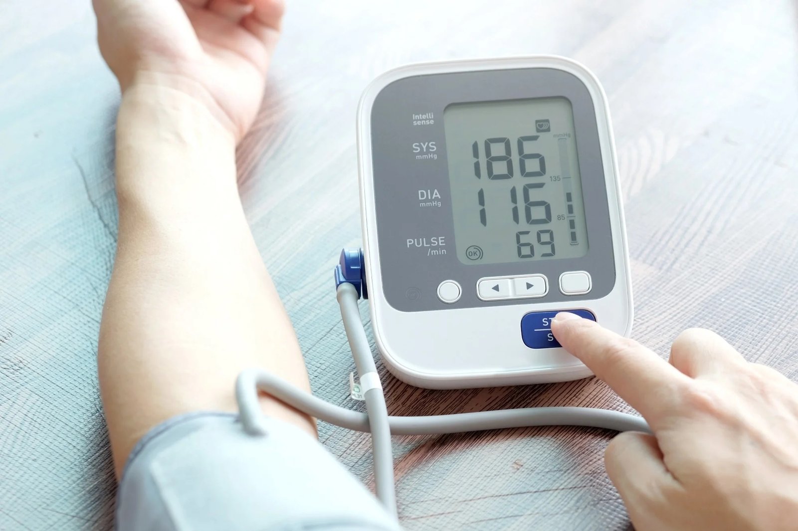 Blood Pressure Health Tips - ब्लड प्रेशर से रहना है दूर तो भूलकर भी न खाये ये 5 चीजें,