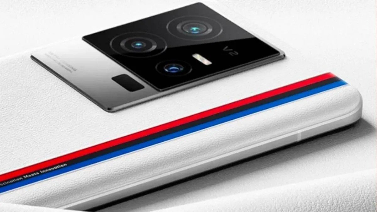 IQOO 12 - IQOO's new waterproof smartphone to enter soon
