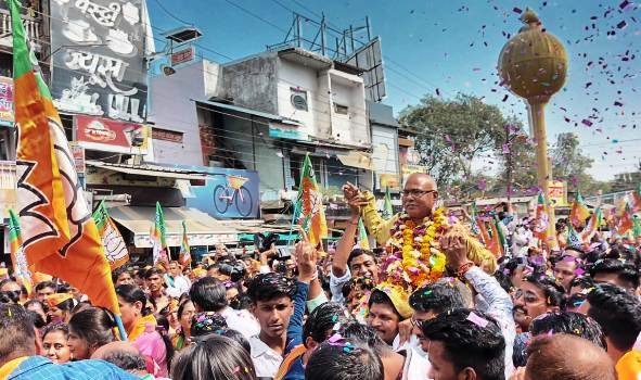 MP Election - People gathered in Hemant Khandelwal's rally.