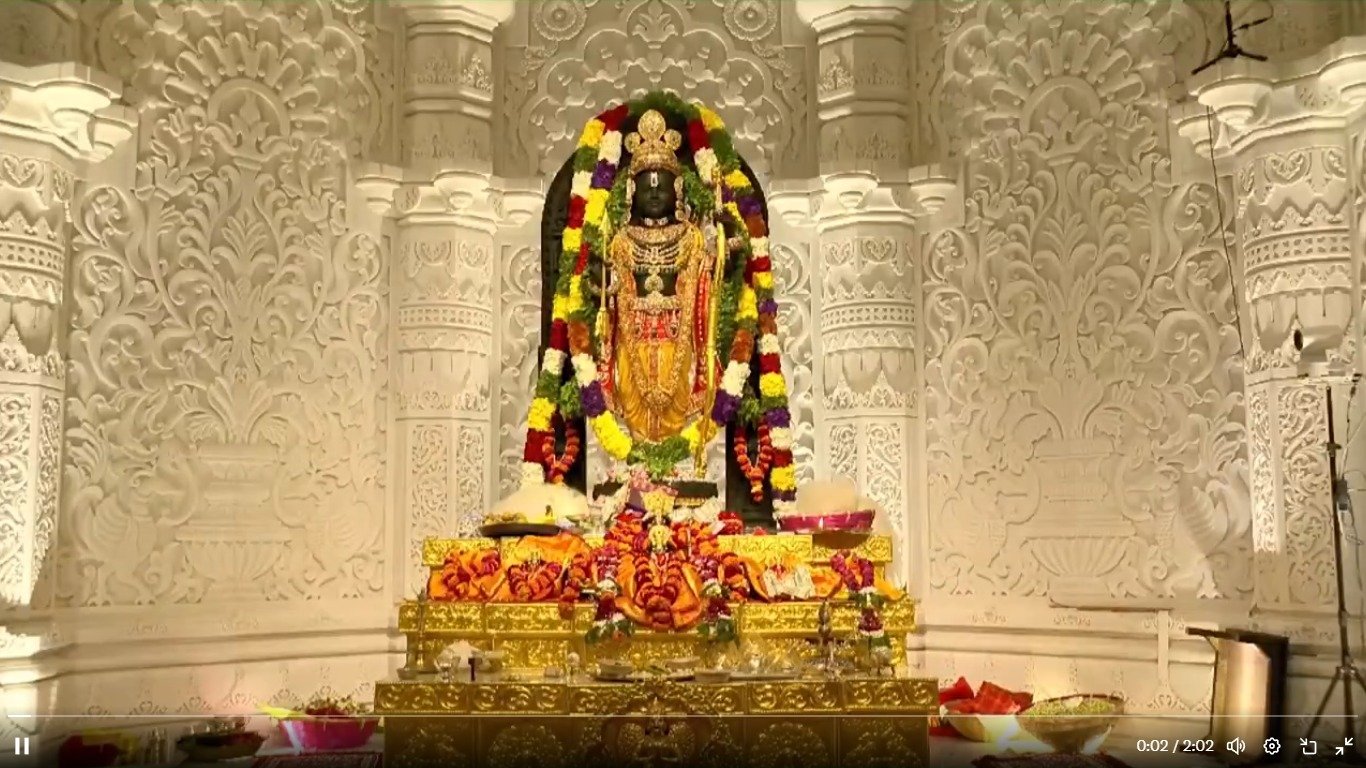 Shri Ram Mandir - Aarti of Lord Shri Ram was performed and Prasad was distributed at various places.