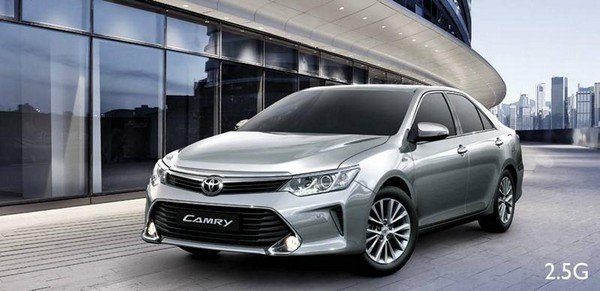 Toyota Camry में मिलेंगे ये धाकड़ फीचर्स, जान हो जाएंगे आप खुश, देखे कब होगी लांच,