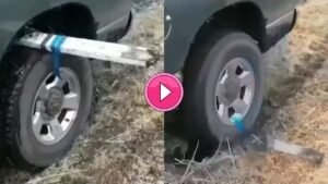 कीचड़ में फंसी कार को आसानी से निकालने का धांसू जुगाड़, देखे वीडियो