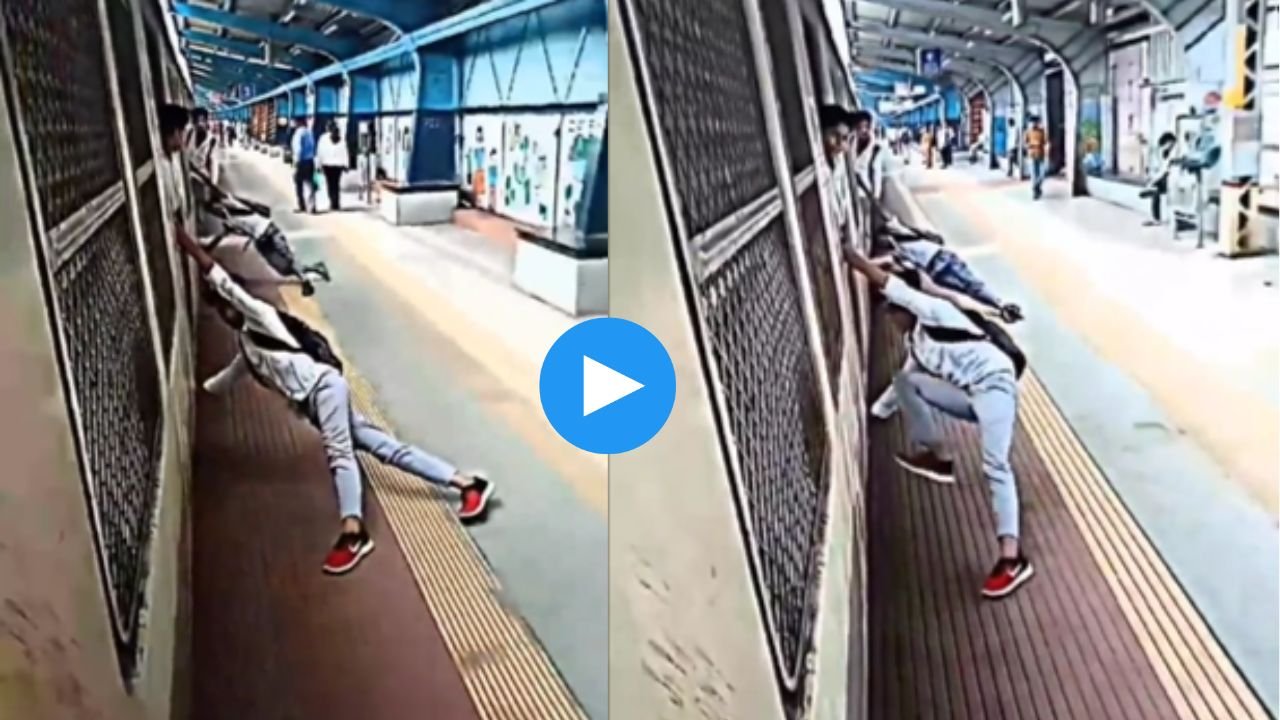 Viral Stunt Video: चलती ट्रैन में दो बन्दों ने किया खतरनाक स्टंट, वीडियो देख खड़े हो जायेगे रोंगटे
