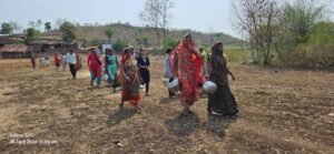 Betul News | Villagers of Bhargarh drinking water from Jhiriya drain.