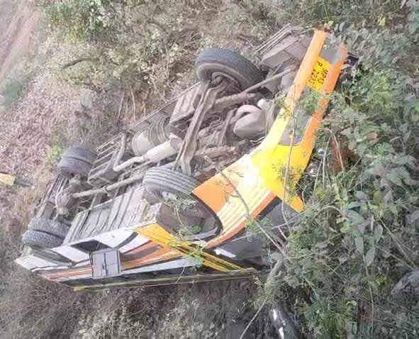 Nagpur Bhopal Highway | Bus carrying police and home guard soldiers overturned at Baretha Ghat, 21 injured