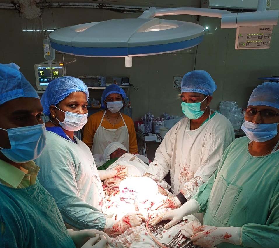 Betul Hospital News | 9.8 kg tumor removed from woman's stomach