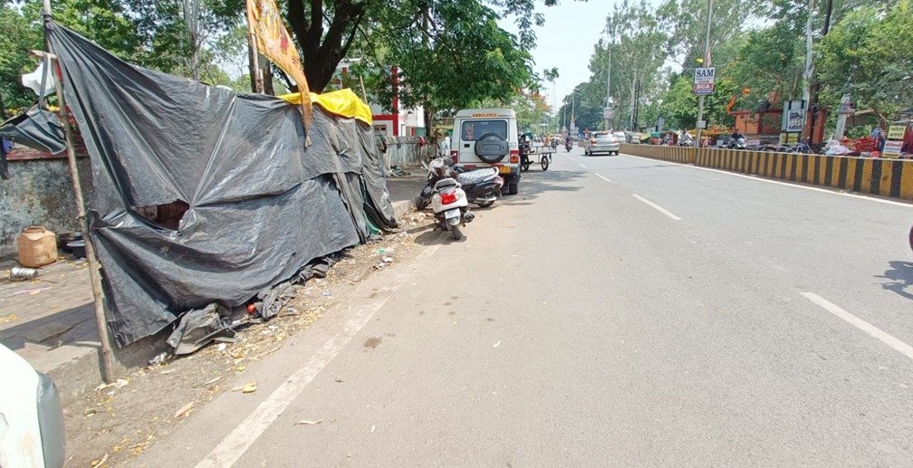 Betul Atikraman: Encroachers are not even leaving the footpath