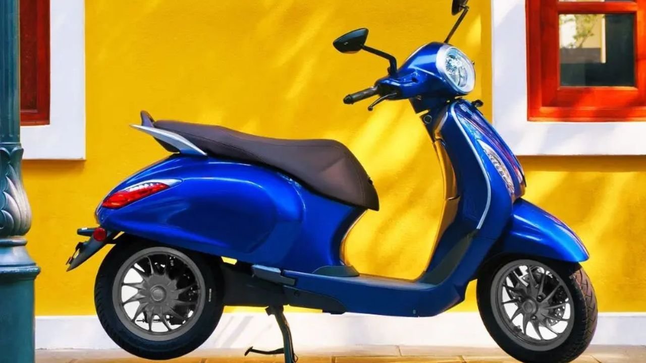 OLA को चुनौती देने आया Bajaj Chetak Electric Scooter, शानदार रेंज के साथ किफायती भी...