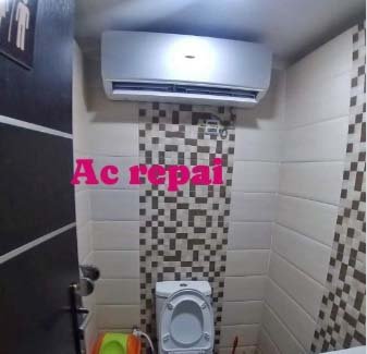 Funny Video: Man bangs AC on bathroom wall to get relief from heat