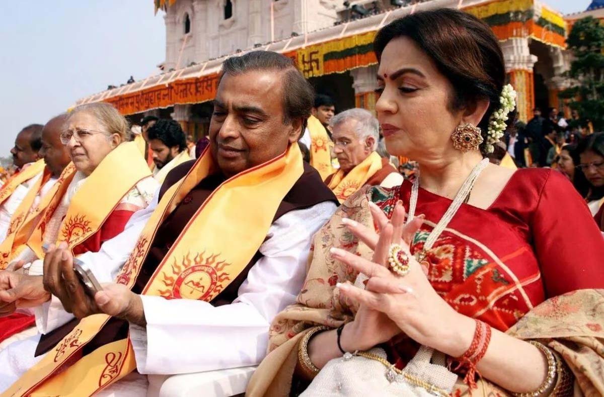 Mukesh Ambani and Nita Ambani use this phone, you will be surprised to know