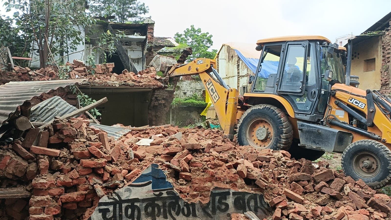 NP demolished House: NP demolished Kandam House