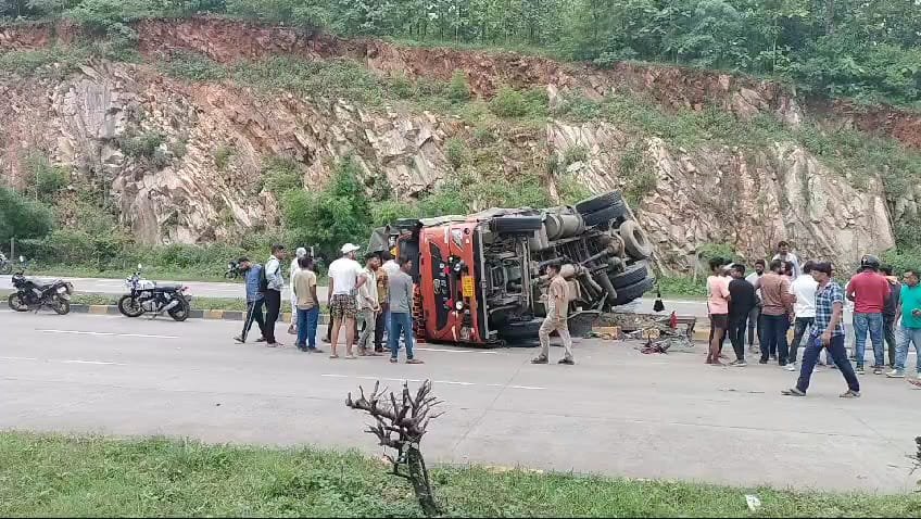 Nagpur Bhopal Highway : हैदराबाद जा रहे ट्रक को बैतूल से आ रहे ट्रक ने मारी टक्कर, ड्राइवर घायल